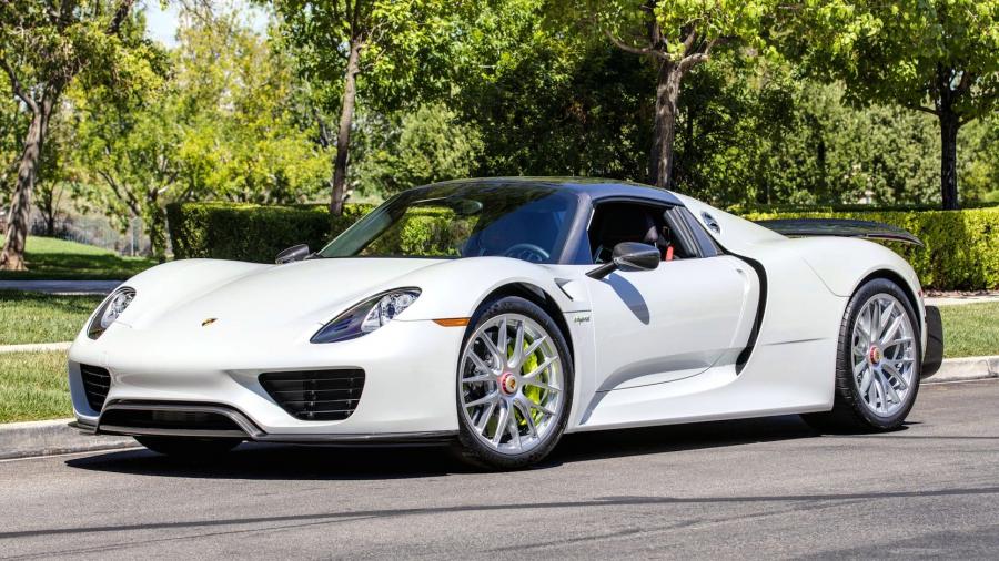  Porsche 918 Spyder Weissach Package (472) 2015 года  (фото 5 из 20)